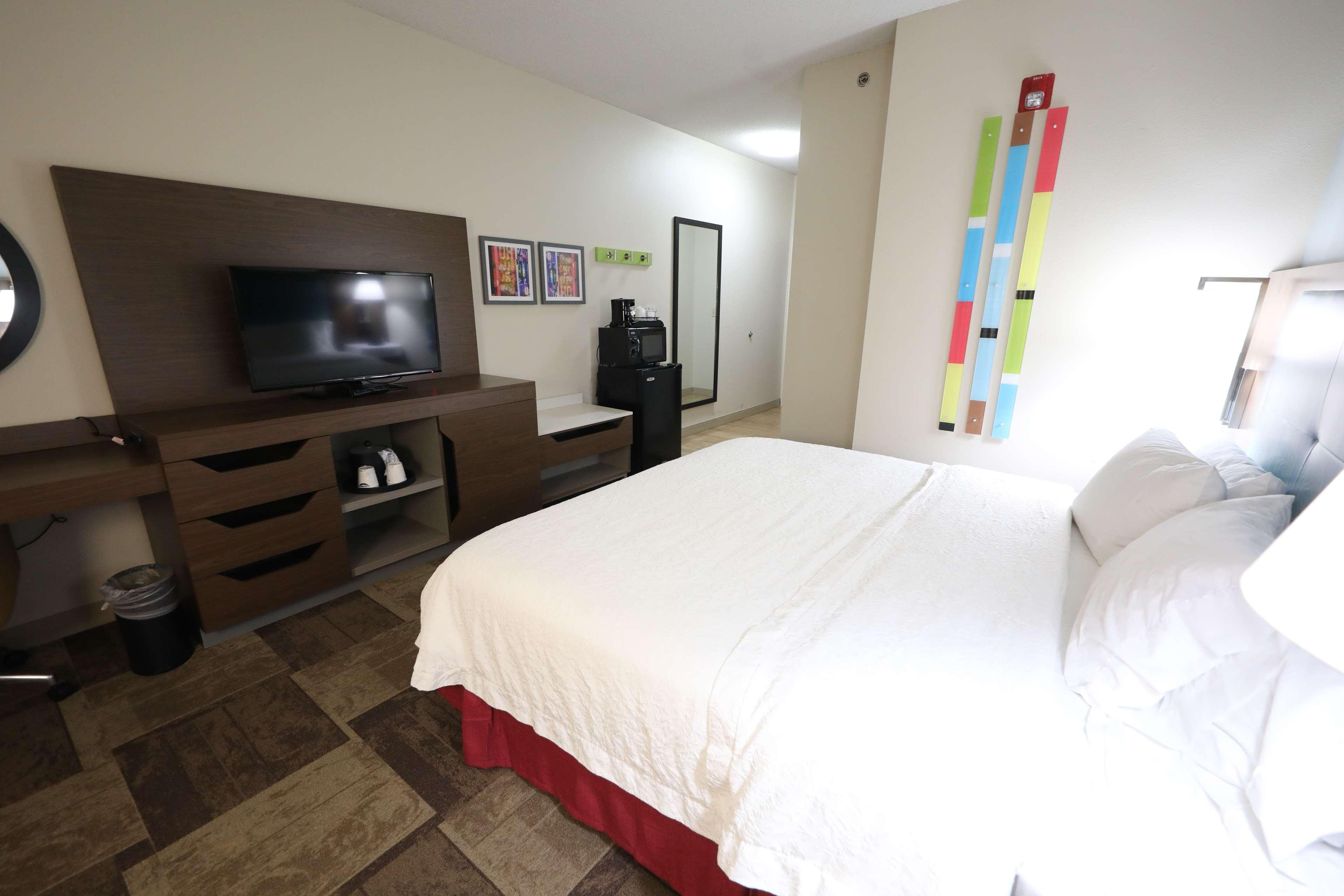 Hampton Inn Hutchinson Exterior photo