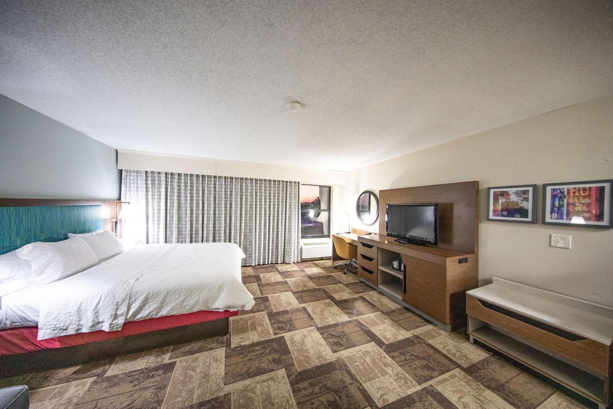 Hampton Inn Hutchinson Exterior photo