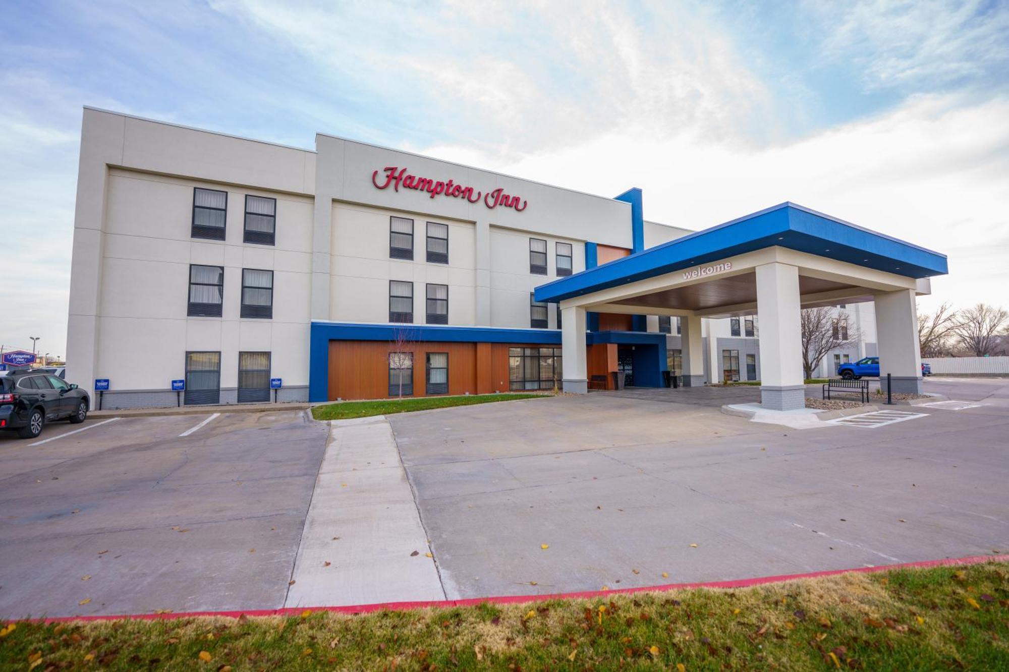 Hampton Inn Hutchinson Exterior photo
